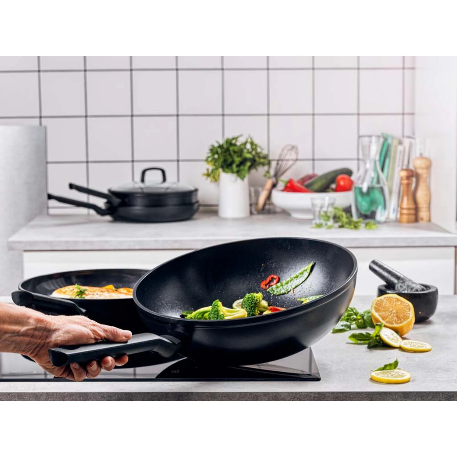 BK Easy Induction Wokpan Ø30 Cm Ceramic 4 BK Easy Induction Wokpan Ø30 Cm Ceramic - Afbeelding 2